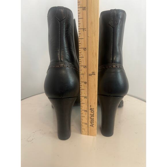 COLE HAAN Country Brown
Leather Block Heel Ankle Boots
Y2K Size 9B Pull On - Picture 5 of 9